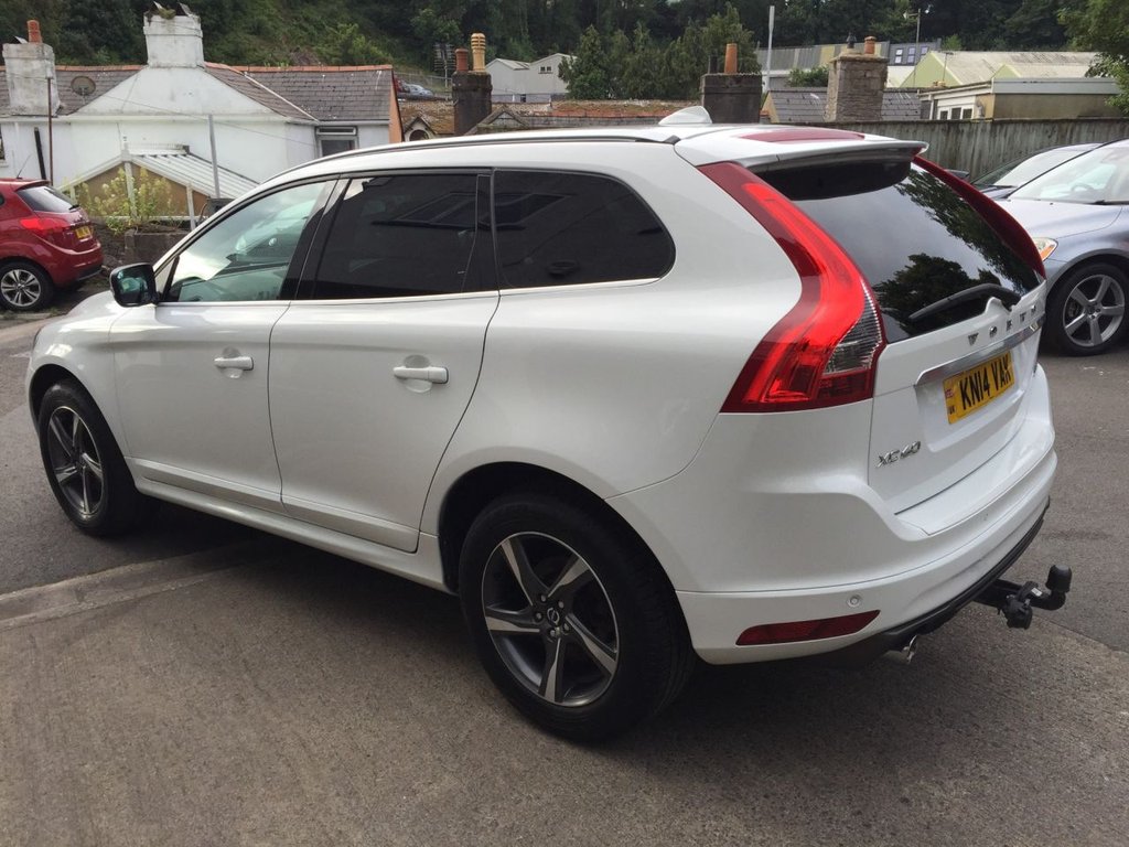 USED 2014 14 VOLVO XC60 2.4 D5 R-DESIGN NAV AWD 5d 212 BHP HEATED SEATS + SAT NAV + DAB