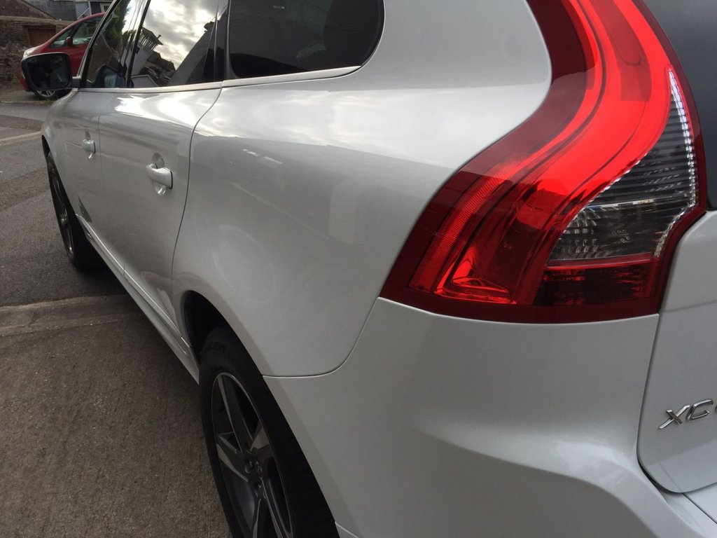 USED 2014 14 VOLVO XC60 2.4 D5 R-DESIGN NAV AWD 5d 212 BHP HEATED SEATS + SAT NAV + DAB