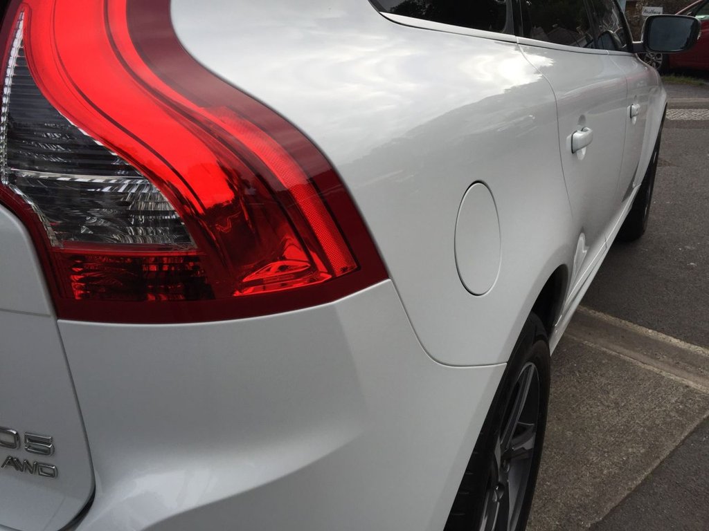 USED 2014 14 VOLVO XC60 2.4 D5 R-DESIGN NAV AWD 5d 212 BHP HEATED SEATS + SAT NAV + DAB