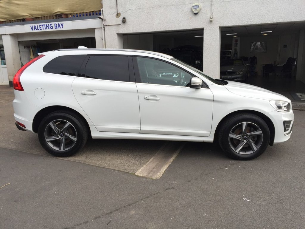 USED 2014 14 VOLVO XC60 2.4 D5 R-DESIGN NAV AWD 5d 212 BHP HEATED SEATS + SAT NAV + DAB