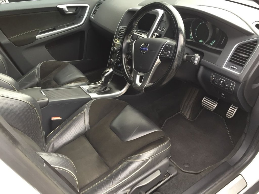 USED 2014 14 VOLVO XC60 2.4 D5 R-DESIGN NAV AWD 5d 212 BHP HEATED SEATS + SAT NAV + DAB