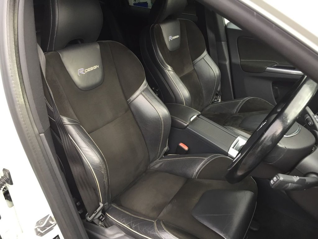USED 2014 14 VOLVO XC60 2.4 D5 R-DESIGN NAV AWD 5d 212 BHP HEATED SEATS + SAT NAV + DAB