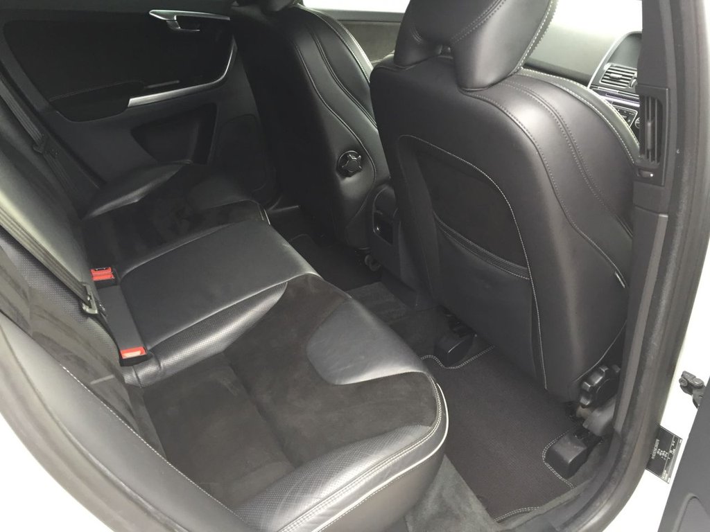 USED 2014 14 VOLVO XC60 2.4 D5 R-DESIGN NAV AWD 5d 212 BHP HEATED SEATS + SAT NAV + DAB