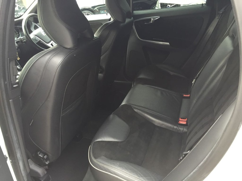 USED 2014 14 VOLVO XC60 2.4 D5 R-DESIGN NAV AWD 5d 212 BHP HEATED SEATS + SAT NAV + DAB