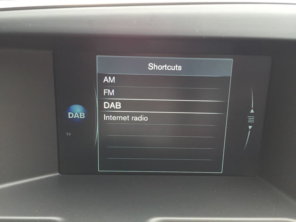 USED 2014 14 VOLVO XC60 2.4 D5 R-DESIGN NAV AWD 5d 212 BHP HEATED SEATS + SAT NAV + DAB