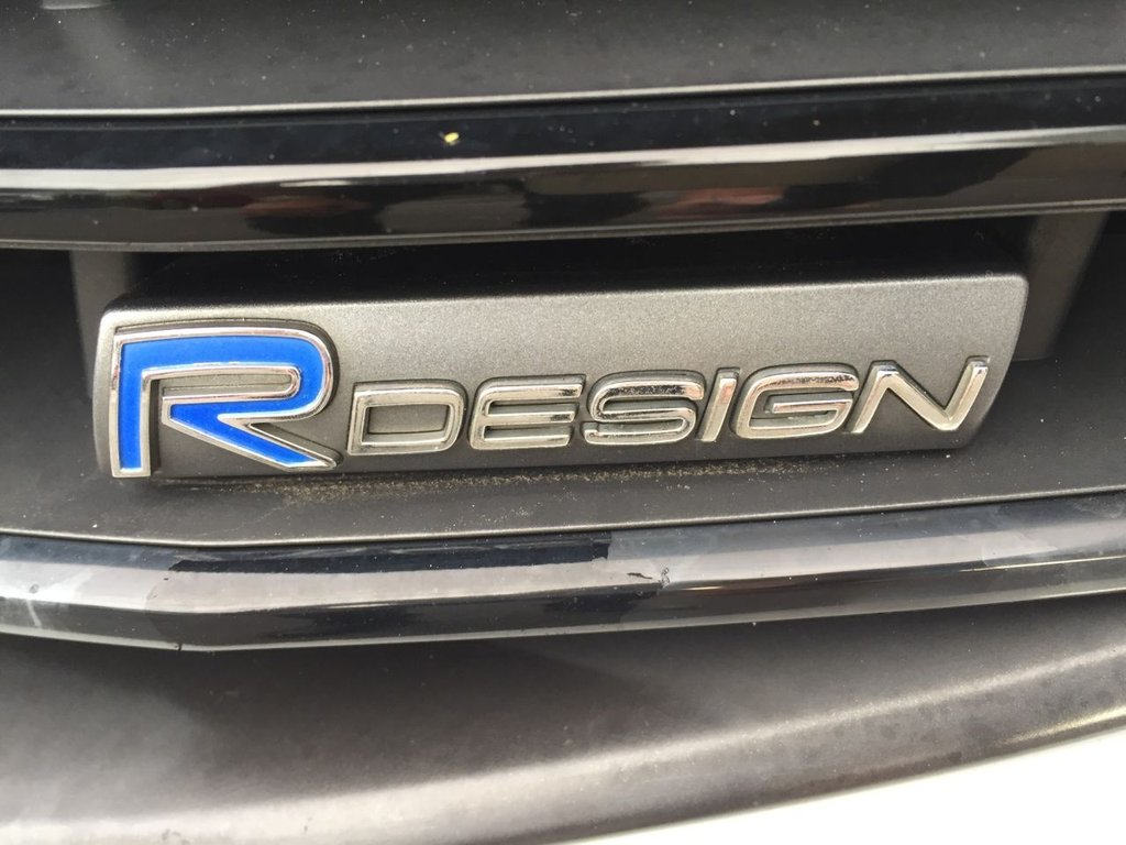 USED 2014 14 VOLVO XC60 2.4 D5 R-DESIGN NAV AWD 5d 212 BHP HEATED SEATS + SAT NAV + DAB