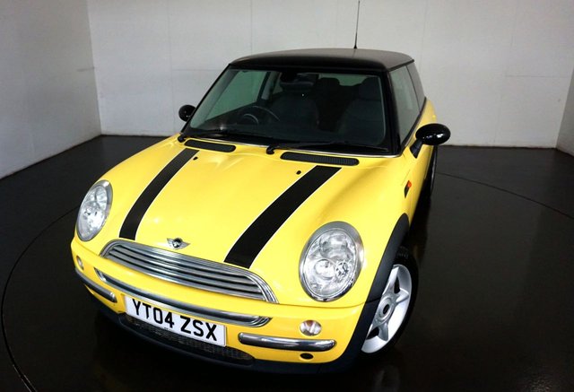 2004 04 MINI Hatch Cooper 1.6 COOPER 3d 114 BHP-2 OWNERS FROM NEW-LIQUID YELLOW WITH A BLACK ROOF-CHILI PACK-CLIMATE CONTROL-SUPERB EXAMPLE WITH LOW MILEAGE