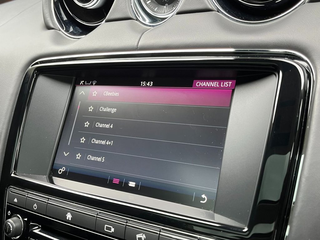 USED 2015 65 JAGUAR XJ 3.0 D V6 PORTFOLIO 4d 296 BHP 