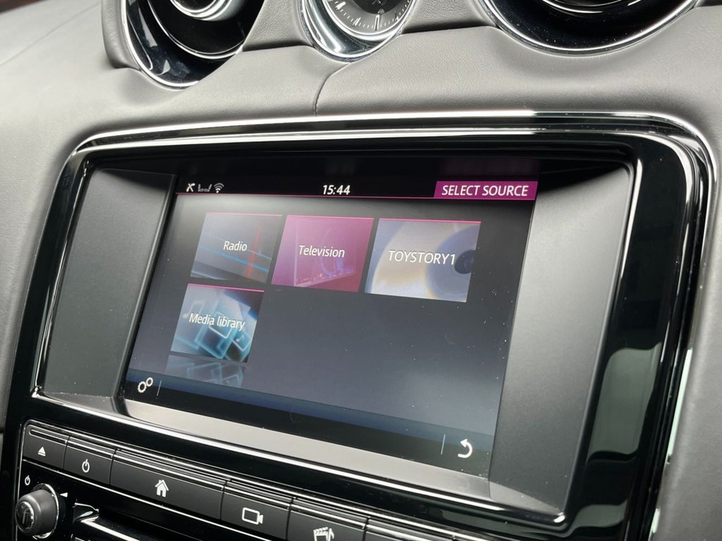 USED 2015 65 JAGUAR XJ 3.0 D V6 PORTFOLIO 4d 296 BHP 