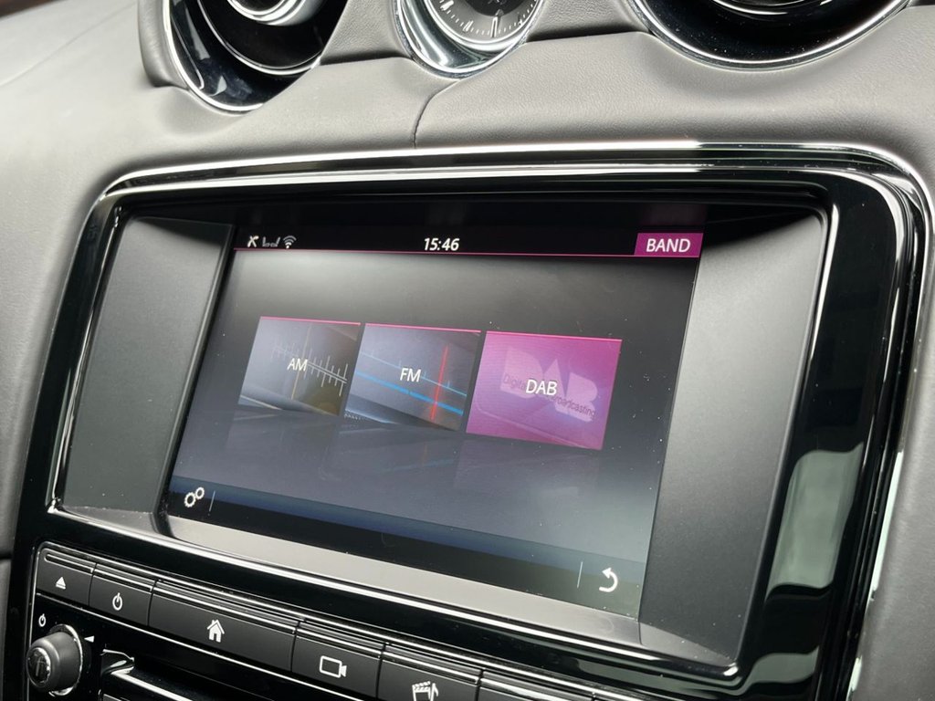 USED 2015 65 JAGUAR XJ 3.0 D V6 PORTFOLIO 4d 296 BHP 