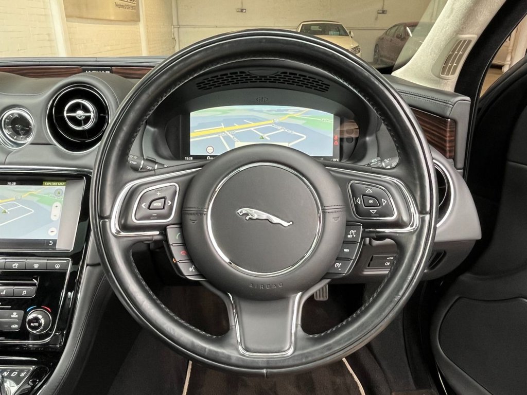 USED 2015 65 JAGUAR XJ 3.0 D V6 PORTFOLIO 4d 296 BHP 