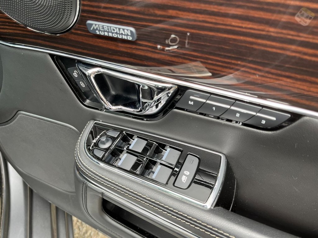 USED 2015 65 JAGUAR XJ 3.0 D V6 PORTFOLIO 4d 296 BHP 