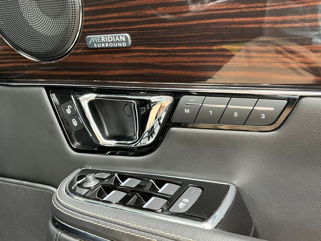USED 2015 65 JAGUAR XJ 3.0 D V6 PORTFOLIO 4d 296 BHP 