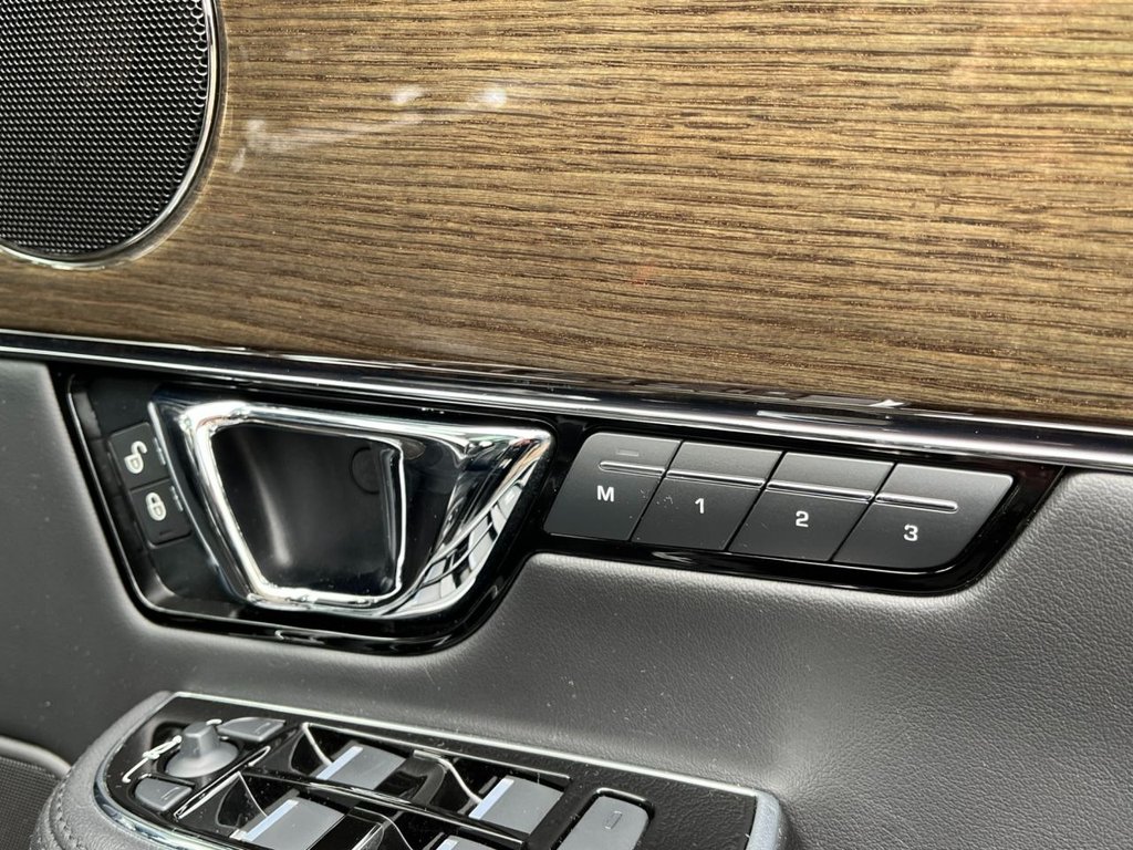 USED 2018 67 JAGUAR XJ 3.0 D V6 LUXURY 4d 296 BHP 