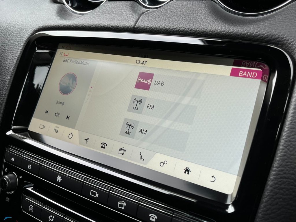 USED 2018 67 JAGUAR XJ 3.0 D V6 LUXURY 4d 296 BHP 