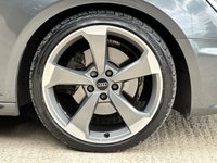 USED 2019 19 AUDI A4 2.0 AVANT TFSI BLACK EDITION MHEV 5d 188 BHP 