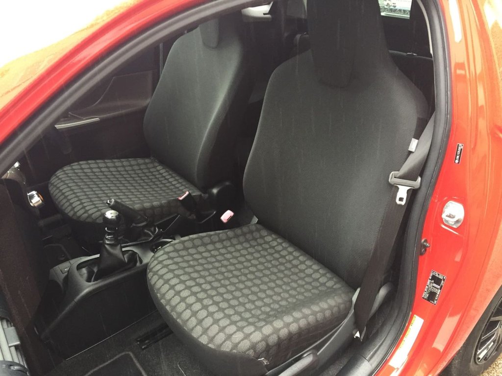 USED 2011 61 TOYOTA IQ 1.0 VVT-I IQ2 3d 68 BHP 53000 MILES FULL SERVICE HISTORY
