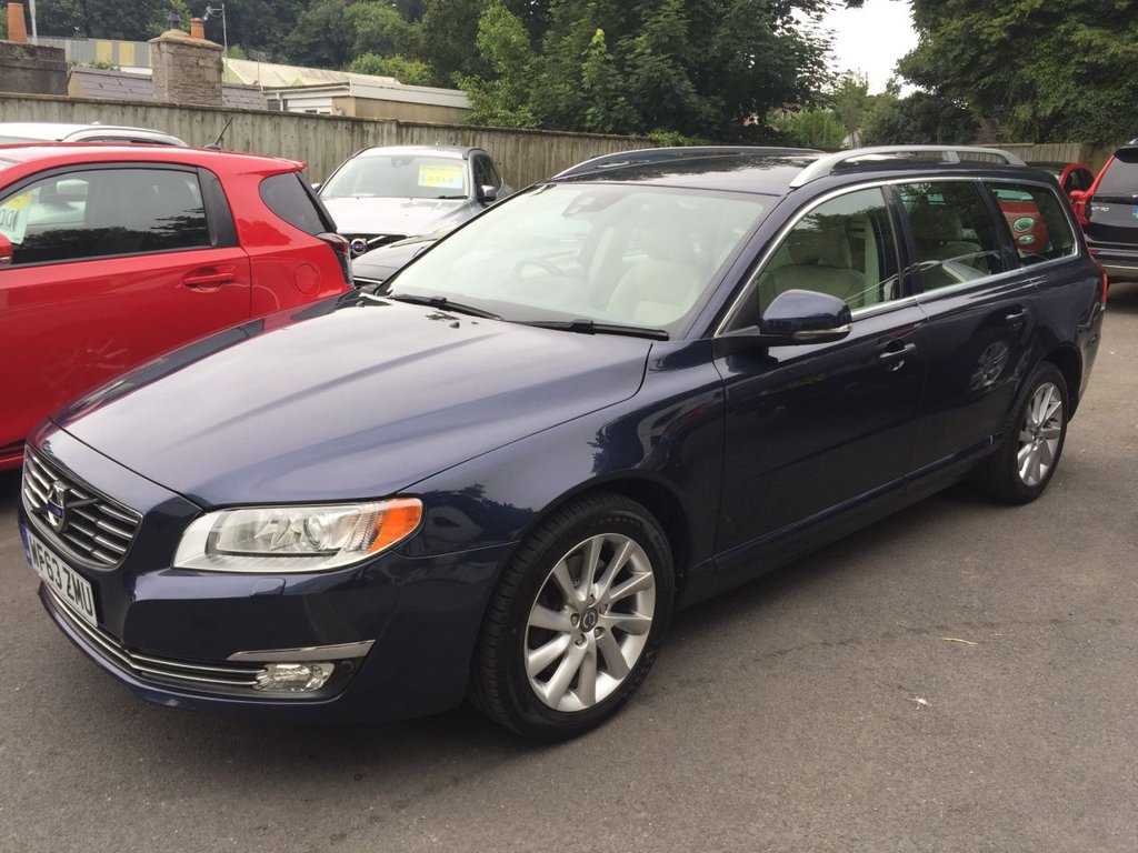 USED 2013 63 VOLVO V70 2.4 D5 SE LUX 5d 212 BHP DAB SAT NAV WINTER PACK