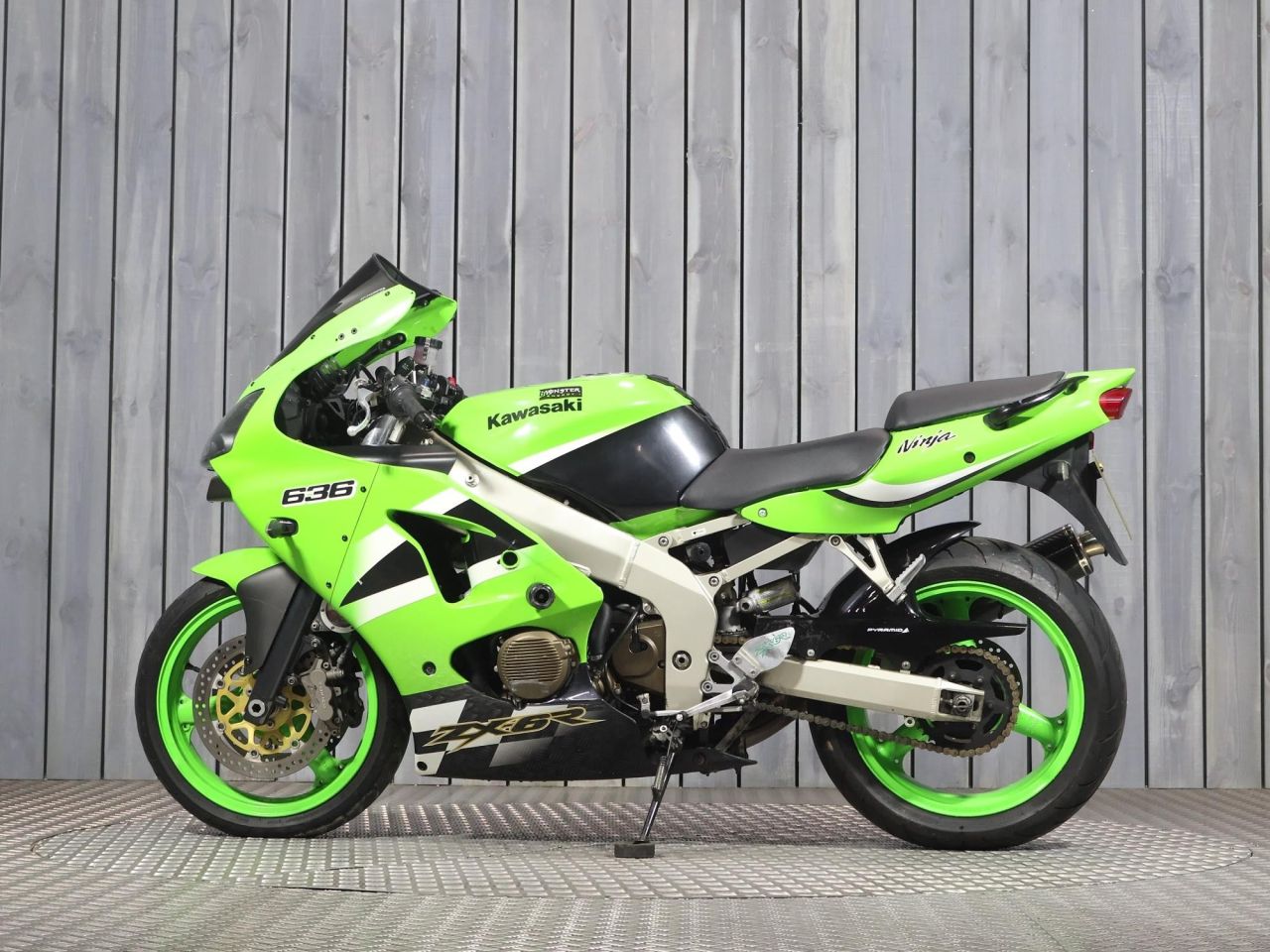 V6 写真 2003 KAWASAKI ZX-6R GREEN with 11927 miles - Used Motorbikes