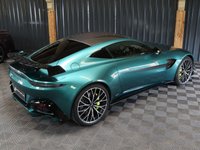 USED 2022 22 ASTON MARTIN VANTAGE 4.0 F1 EDITION V8 3d 527 BHP ONE OWNER FROM NEW, HUGE SPEC, PREMIUM AUDIO - TOUCHPAD, CARBON EXTERIOR ELEMENTS + LIME CALIPERS, PRIVACY CLASS, REVERSE CAMERA, SERVICE PACK AND MORE!!!