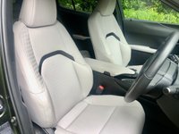 USED 2022 72 LEXUS UX 2.0 250H 5d AUTO 108 BHP ONLY 3,800 MILES//PRIVATE OWNER RETIRED FROM DRIVING//SATNAV//POWER WINDOWS/MIRRORS//SATNAV//RUNFLAT TYRES\\BLUETOOTH//DAB//FULL WHITE LEATHER//PARK CAMERA//SERVICED AT 3,452 MILES AND JUST SERVICE BY GUILDFORD LEXUS AT 3,800 MILES ONLY 3,800 MILES//PRIVATE OWNER RETIRED FROM DRIVING//SATNAV//POWER WINDOWS/MIRRORS//SATNAV//RUNFLAT TYRES\\BLUETOOTH//DAB//FULL WHITE LEATHER//PARK CAMERA//SERVICED AT 3,452 MILES AND JUST SERVICE BY GUILDFORD LEXUS AT 3,800 MILES
