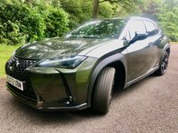 USED 2022 72 LEXUS UX 2.0 250H 5d AUTO 108 BHP ONLY 3,800 MILES//PRIVATE OWNER RETIRED FROM DRIVING//SATNAV//POWER WINDOWS/MIRRORS//SATNAV//RUNFLAT TYRES\\BLUETOOTH//DAB//FULL WHITE LEATHER//PARK CAMERA//SERVICED AT 3,452 MILES AND JUST SERVICE BY GUILDFORD LEXUS AT 3,800 MILES ONLY 3,800 MILES//PRIVATE OWNER RETIRED FROM DRIVING//SATNAV//POWER WINDOWS/MIRRORS//SATNAV//RUNFLAT TYRES\\BLUETOOTH//DAB//FULL WHITE LEATHER//PARK CAMERA//SERVICED AT 3,452 MILES AND JUST SERVICE BY GUILDFORD LEXUS AT 3,800 MILES