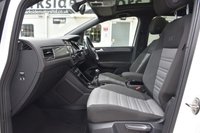 USED 2016 66 VOLKSWAGEN TOURAN 2.0 R-LINE TDI BLUEMOTION TECHNOLOGY 5d 148 BHP 7 Seater | Panoramic Roof | 1 Former Keeper | Satellite Navigation | Parking Sensors | ULEZ Compliant |