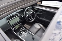 USED 2022 22 JAGUAR XE 2.0 R-DYNAMIC HSE 4d 296 BHP PAN ROOF / MERIDIAN / BLACK PK