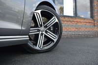 USED 2014 64 VOLKSWAGEN GOLF 2.0 R DSG 5d AUTO 298 BHP PAN ROOF / LEATHER / WINTER PK