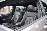 USED 2014 64 VOLKSWAGEN GOLF 2.0 R DSG 5d AUTO 298 BHP PAN ROOF / LEATHER / WINTER PK