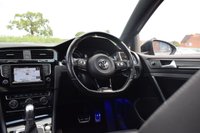 USED 2014 64 VOLKSWAGEN GOLF 2.0 R DSG 5d AUTO 298 BHP PAN ROOF / LEATHER / WINTER PK