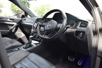 USED 2014 64 VOLKSWAGEN GOLF 2.0 R DSG 5d AUTO 298 BHP PAN ROOF / LEATHER / WINTER PK