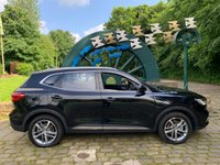 USED 2022 22 MG MG HS 1.5 EXCLUSIVE 5d 255 BHP BIG SPEC - 1 OWNER - PLUG IN HYBRID ELECTRIC - AUTOMATIC - LOW MILEAGE - FULL HEATED LEATHER - SATELLTIE NAVIGATION - APPLE CAR PLAY - HOME CHARGER WITH DOMESTIC UK PLUG - 7YEARS / 80,000 MILES MANUFACTURERS WARRANTY COVER