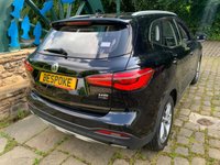 USED 2022 22 MG MG HS 1.5 EXCLUSIVE 5d 255 BHP BIG SPEC - 1 OWNER - PLUG IN HYBRID ELECTRIC - AUTOMATIC - LOW MILEAGE - FULL HEATED LEATHER - SATELLTIE NAVIGATION - APPLE CAR PLAY - HOME CHARGER WITH DOMESTIC UK PLUG - 7YEARS / 80,000 MILES MANUFACTURERS WARRANTY COVER