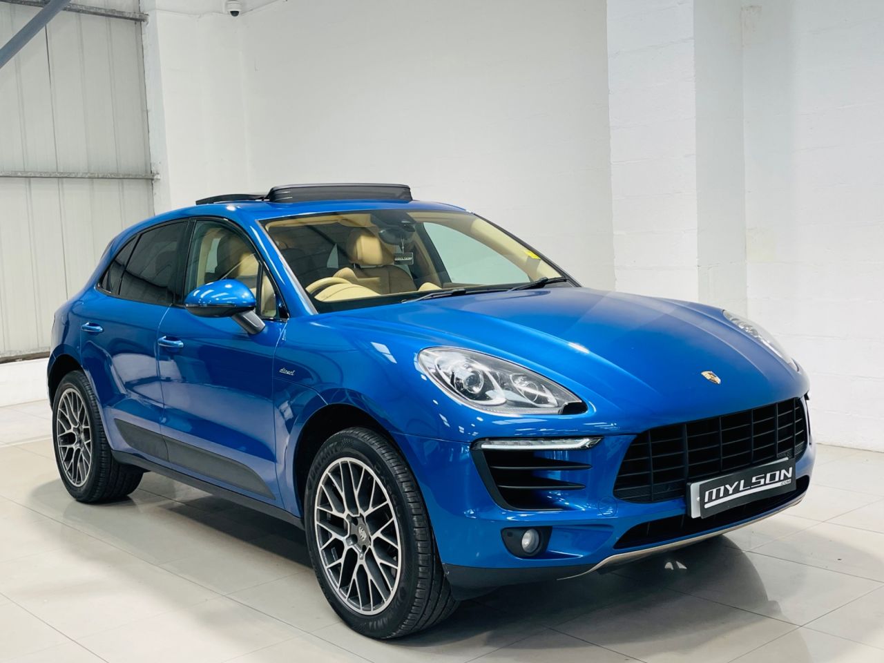 2015 Porsche Macan D S Pdk £25,700