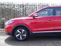 USED 2022 71 MG MG ZS TROPHY CONNECT 51kWh 5d 175 BHP 