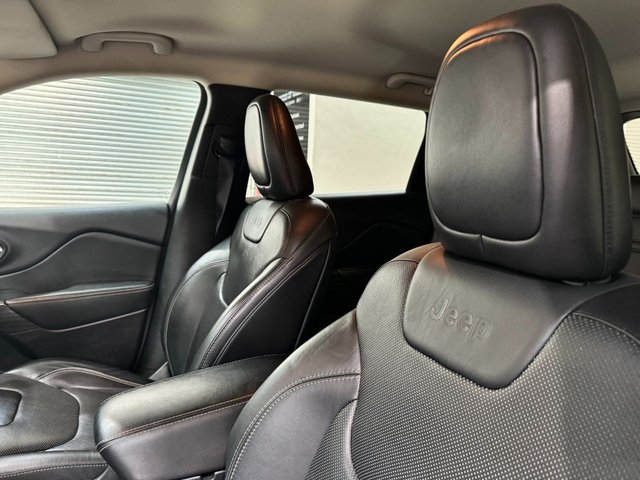 View our JEEP CHEROKEE