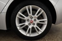 USED 2017 17 JAGUAR XE 2.0 PRESTIGE 4d 178 BHP 