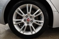 USED 2017 17 JAGUAR XE 2.0 PRESTIGE 4d 178 BHP 