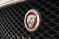 USED 2017 17 JAGUAR XE 2.0 PRESTIGE 4d 178 BHP 