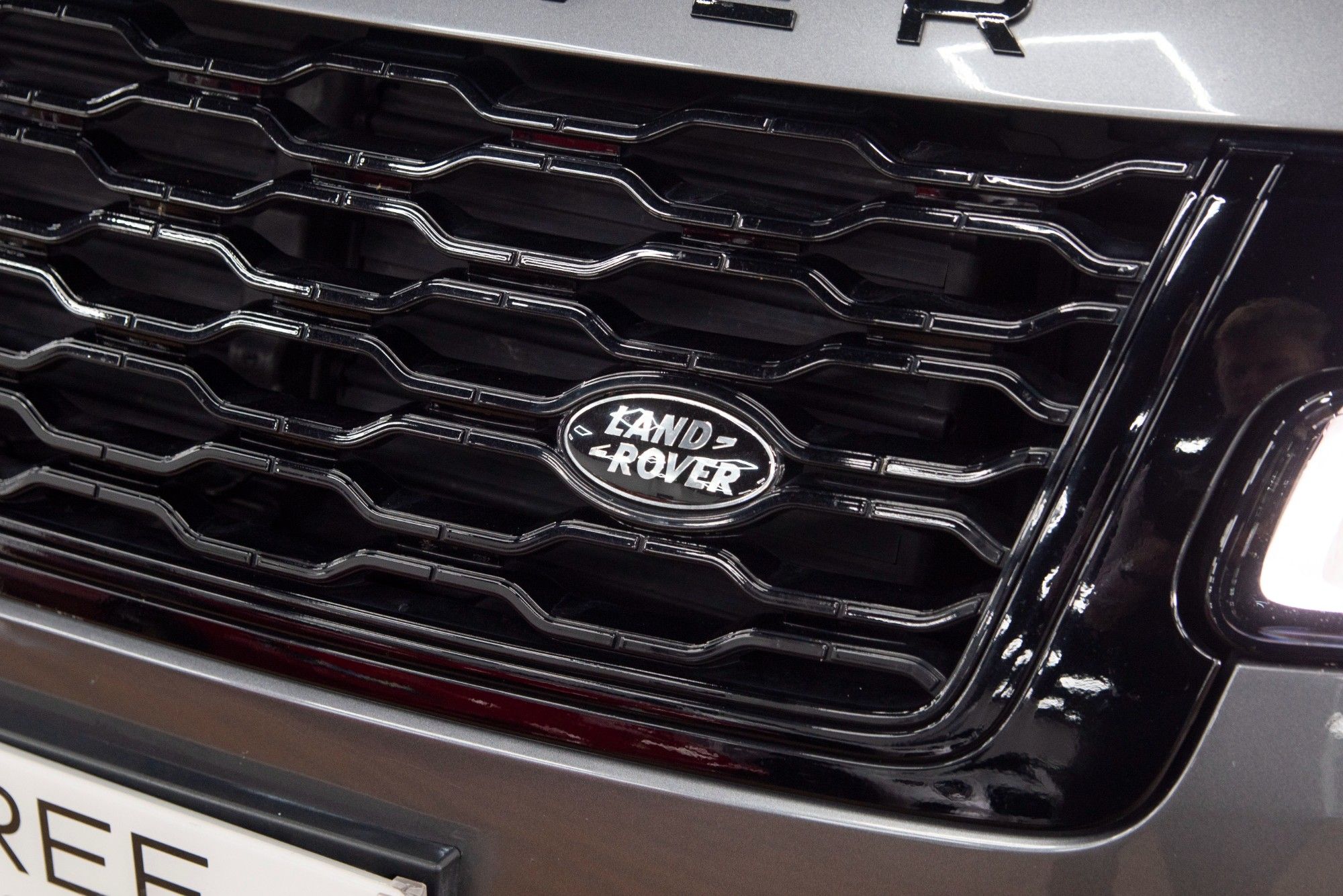 USED 2018 68 LAND ROVER RANGE ROVER 3.0 SDV6 VOGUE SE 