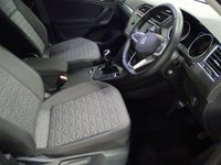 USED 2022 72 VOLKSWAGEN TIGUAN 2.0 LIFE TDI 5d 148 BHP AIR CON CRUISE PARK SENSORS DE TACH TOWBAR