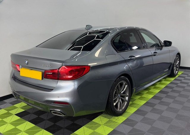 2019 BMW 5 SERIES - Photo 2