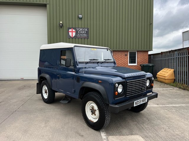 2009 59 Land Rover Defender 2.4 90 HARD TOP SWB 2d 121 BHP