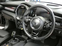 USED 2020 70 MINI ELECTRIC COOPER S LEVEL 3 3d 181 BHP STUNNING EXAMPLE BIG SPEC HEAD UP DISPLAY SAT NAV LEATHER HEATED SEATS SUNROOF REAR VIEW CAMERA CRUISE CONTROL PARKING SENSORS 1 OWNER SERVICE HISTORY