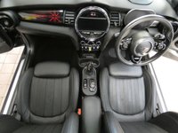 USED 2020 70 MINI ELECTRIC COOPER S LEVEL 3 3d 181 BHP STUNNING EXAMPLE BIG SPEC HEAD UP DISPLAY SAT NAV LEATHER HEATED SEATS SUNROOF REAR VIEW CAMERA CRUISE CONTROL PARKING SENSORS 1 OWNER SERVICE HISTORY