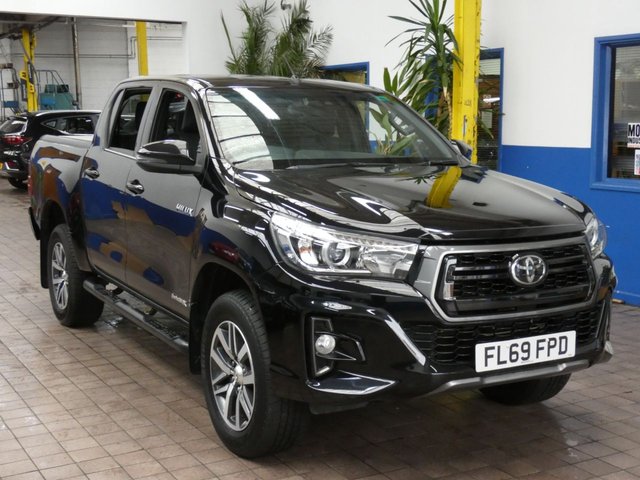 2019 69 Toyota HI-Lux 2.4 INVINCIBLE X 4WD D-4D DCB 147 BHP