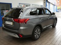 USED 2020 20 MITSUBISHI OUTLANDER 2.0 EXCEED 5d 148 BHP STUNNING EXAMPLE 7 SEATS SAT NAV LEATHER HEATED SEATS REAR VIEW CAMERA CRUISE CONTROL PARKING SENSORS GENUINE LOW MILES 1 OWNER SERVICE HISTORY