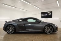 USED 2018 18 AUDI R8 5.2 V10 PLUS QUATTRO 2d 602 BHP ONLY 2306 MILES FROM NEW 2 OWNERS