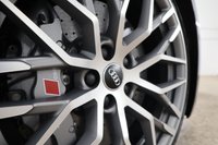 USED 2018 18 AUDI R8 5.2 V10 PLUS QUATTRO 2d 602 BHP ONLY 2306 MILES FROM NEW 2 OWNERS